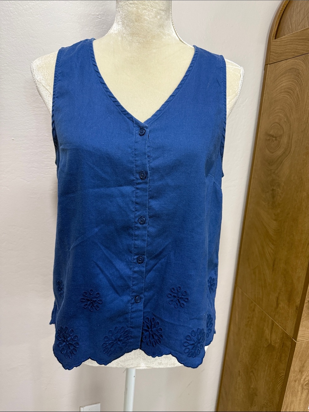 Market & Spruce Linen blend Sallie Embroidered button down tank